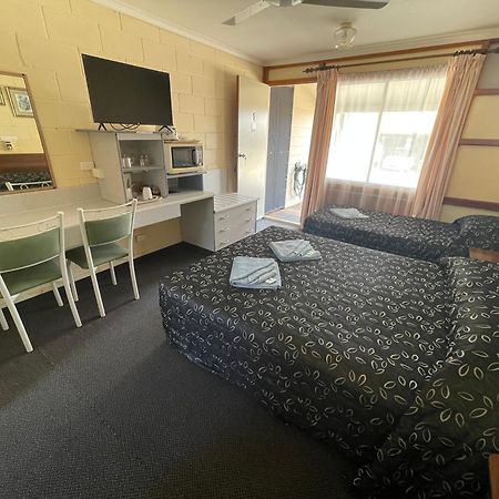 Warrego Motel Charleville Bagian luar foto