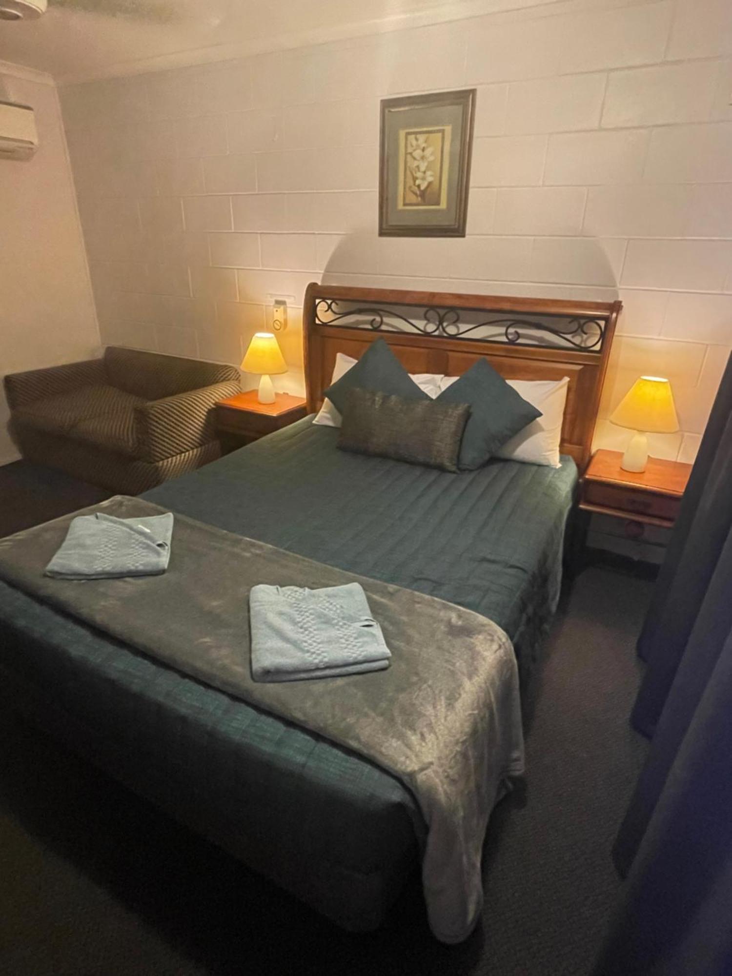 Warrego Motel Charleville Bagian luar foto