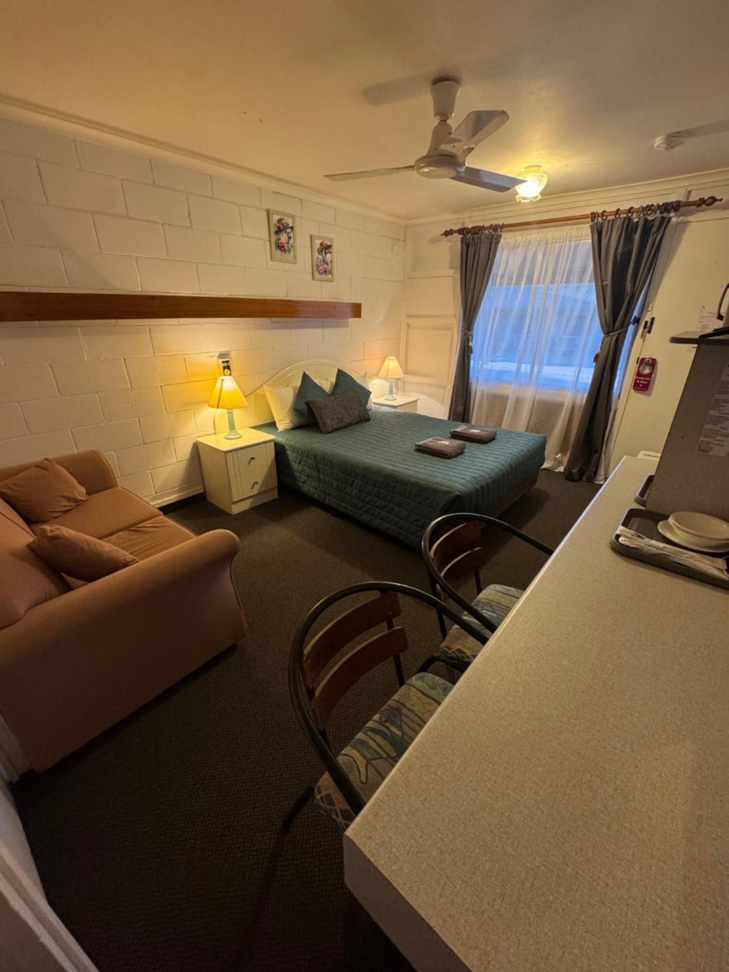 Warrego Motel Charleville Bagian luar foto